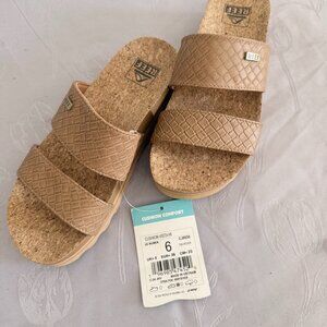 NWT Reef Cushion Vista Hi Slides Womens Size 6